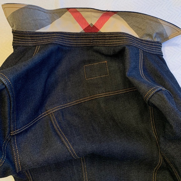 🔥HOST PICK🔥 Burberry Cropped Jean Jacket, Size XS, Blue - Picture 4 of 7